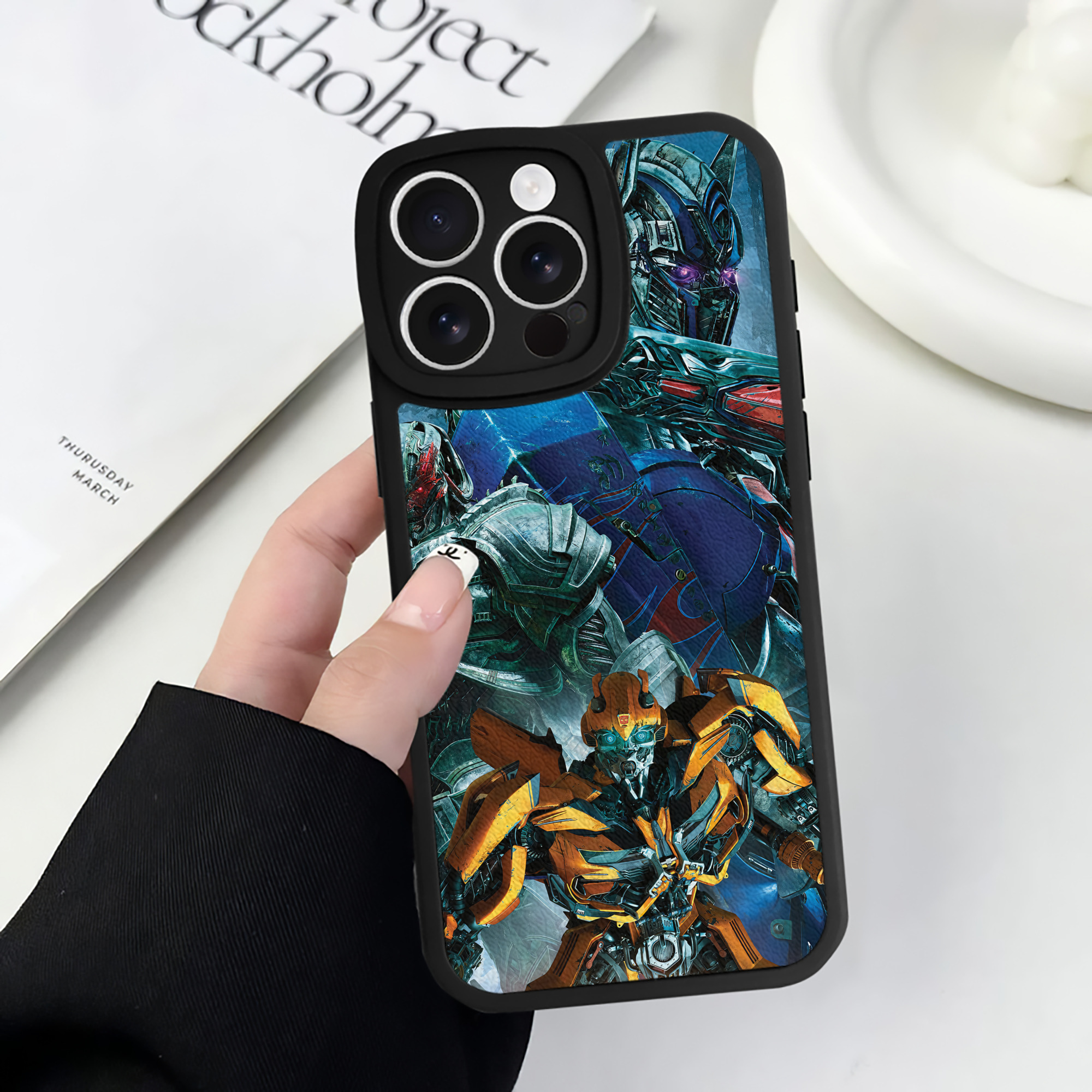 （画像用） Transformers トランスフォーマー 【iPhone 16シリーズ対応】シリコンスマホケース（レザー調） 材質：シリコン
